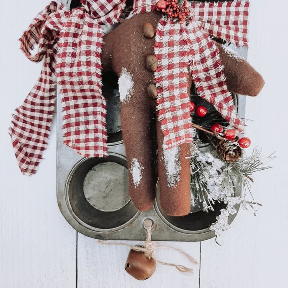 HANDMADE Christmas Gingerbread Vintage Repurposed Muffin Tin Primitive Country - Picture 3 of 8